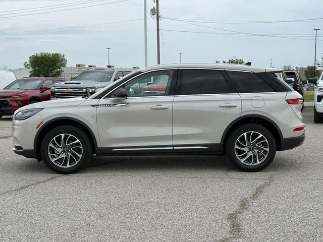 Used 2022 White Lincoln Standard image 2
