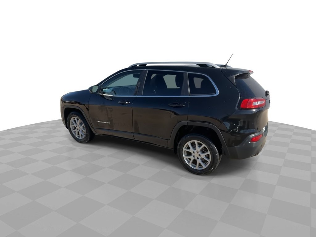 Used 2018 Black Jeep Latitude image 6