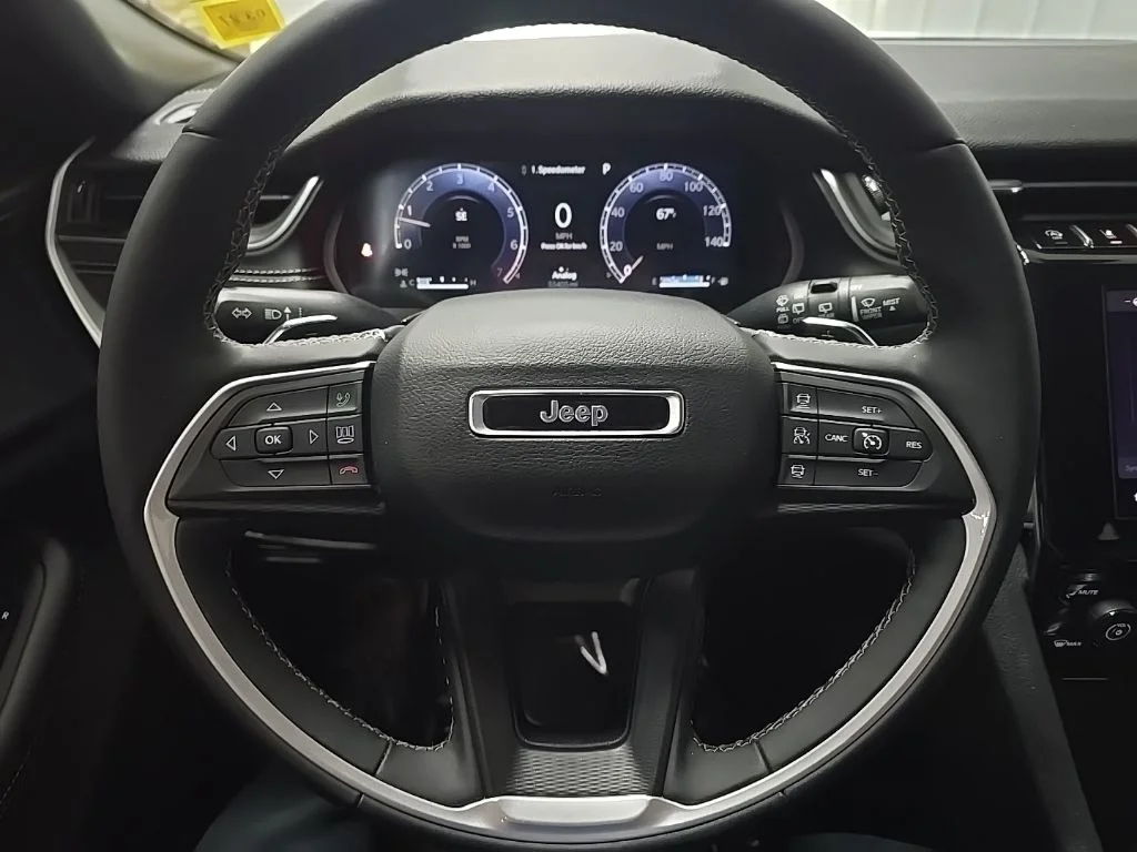 Used 2024 Gray Jeep Altitude image 18