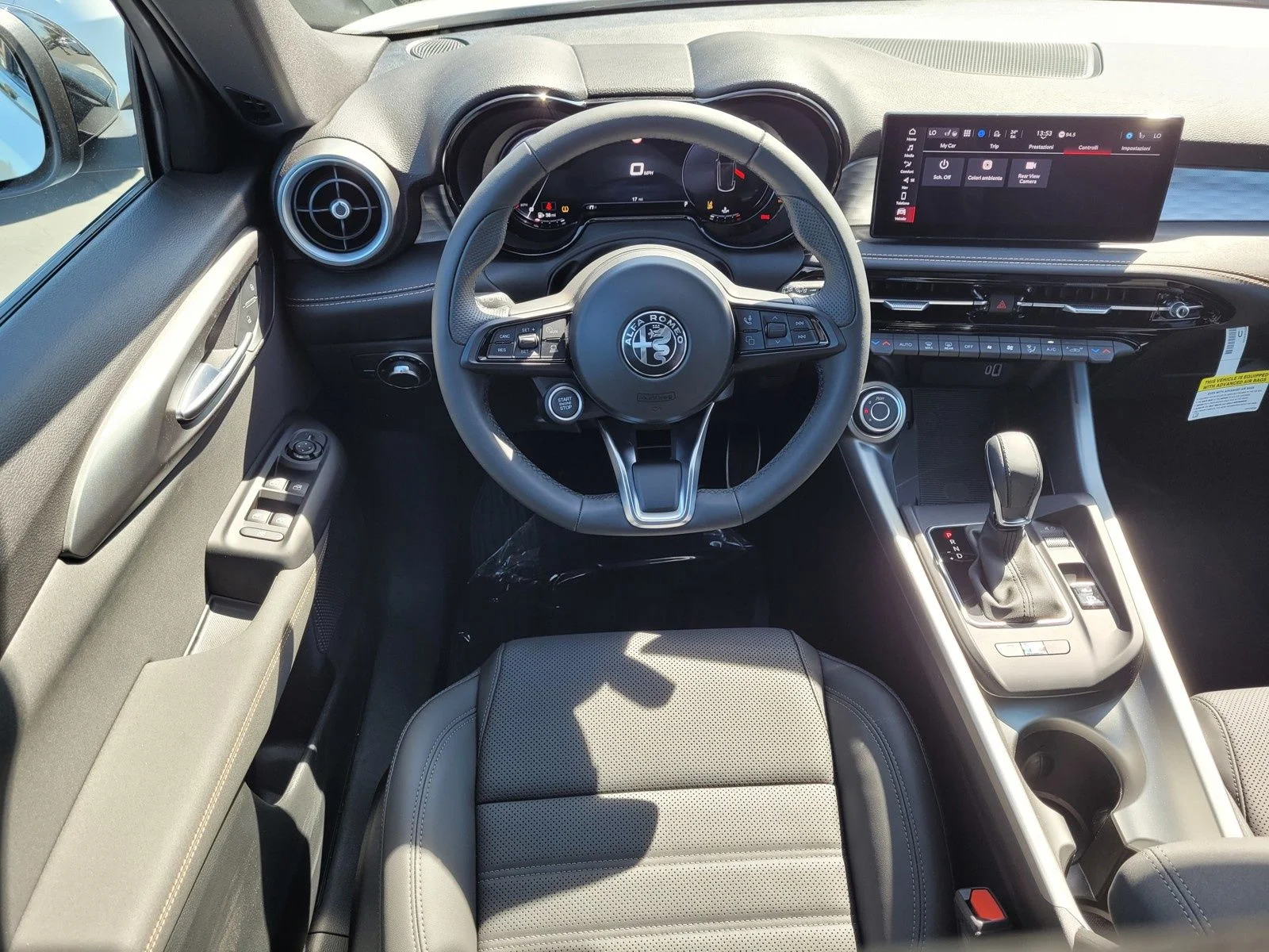 New 2025 Milano White Exterior Paint Alfa Romeo Base image 7