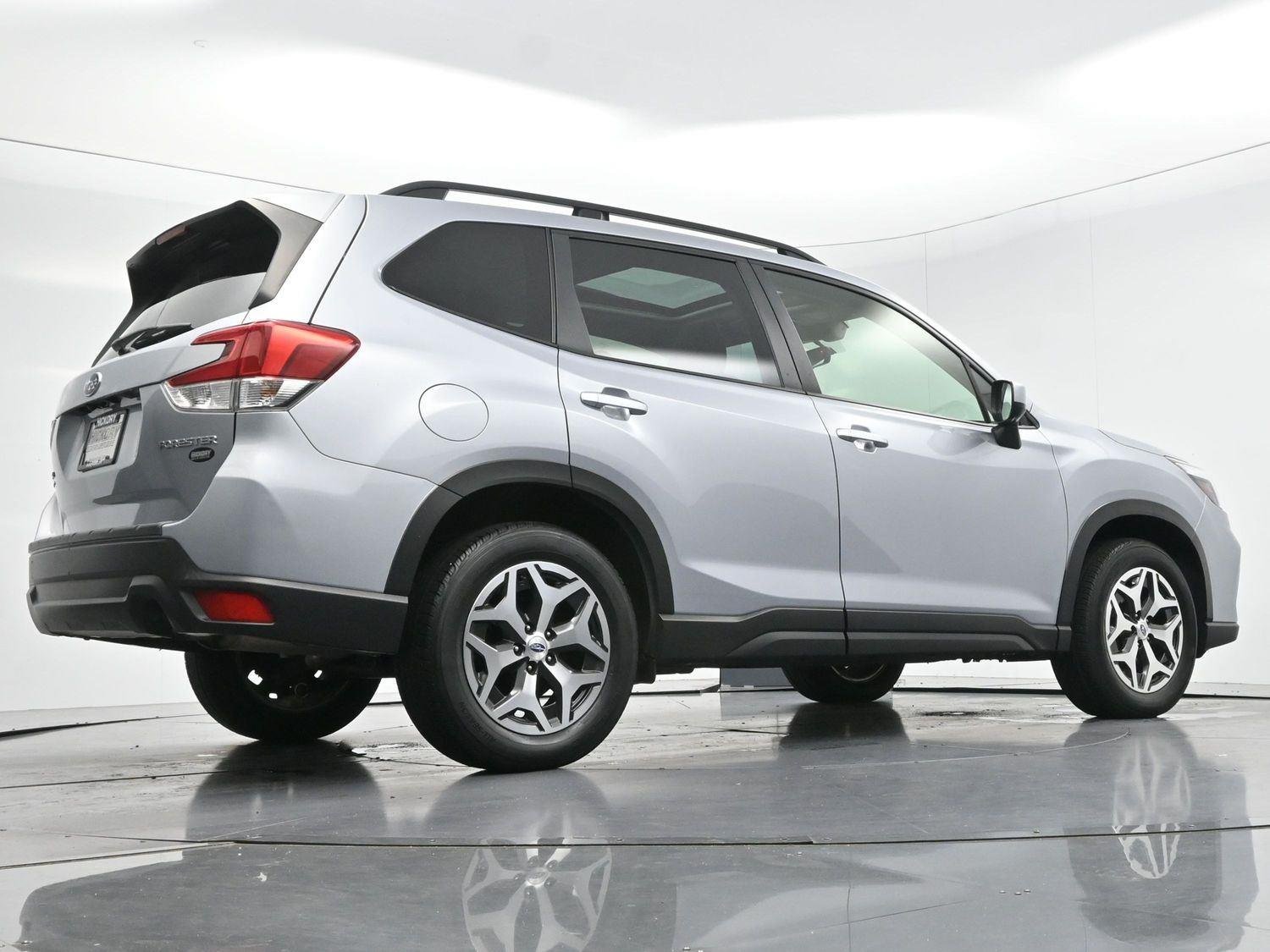 Used 2020 Ice Silver Metallic Subaru Premium image 47