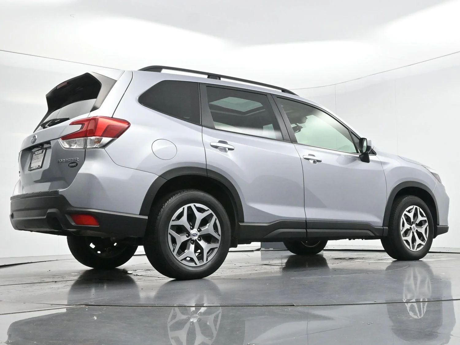 Used 2020 Ice Silver Metallic Subaru Premium image 47