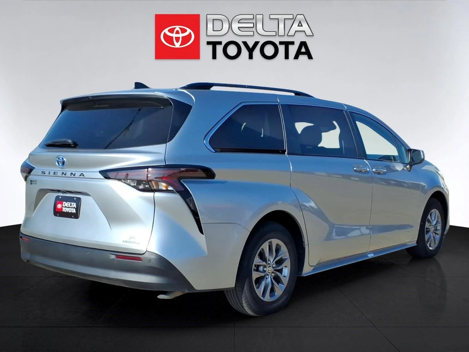 Used 2023 Celestial Silver Metallic Toyota XLE 7-Passenger image 5