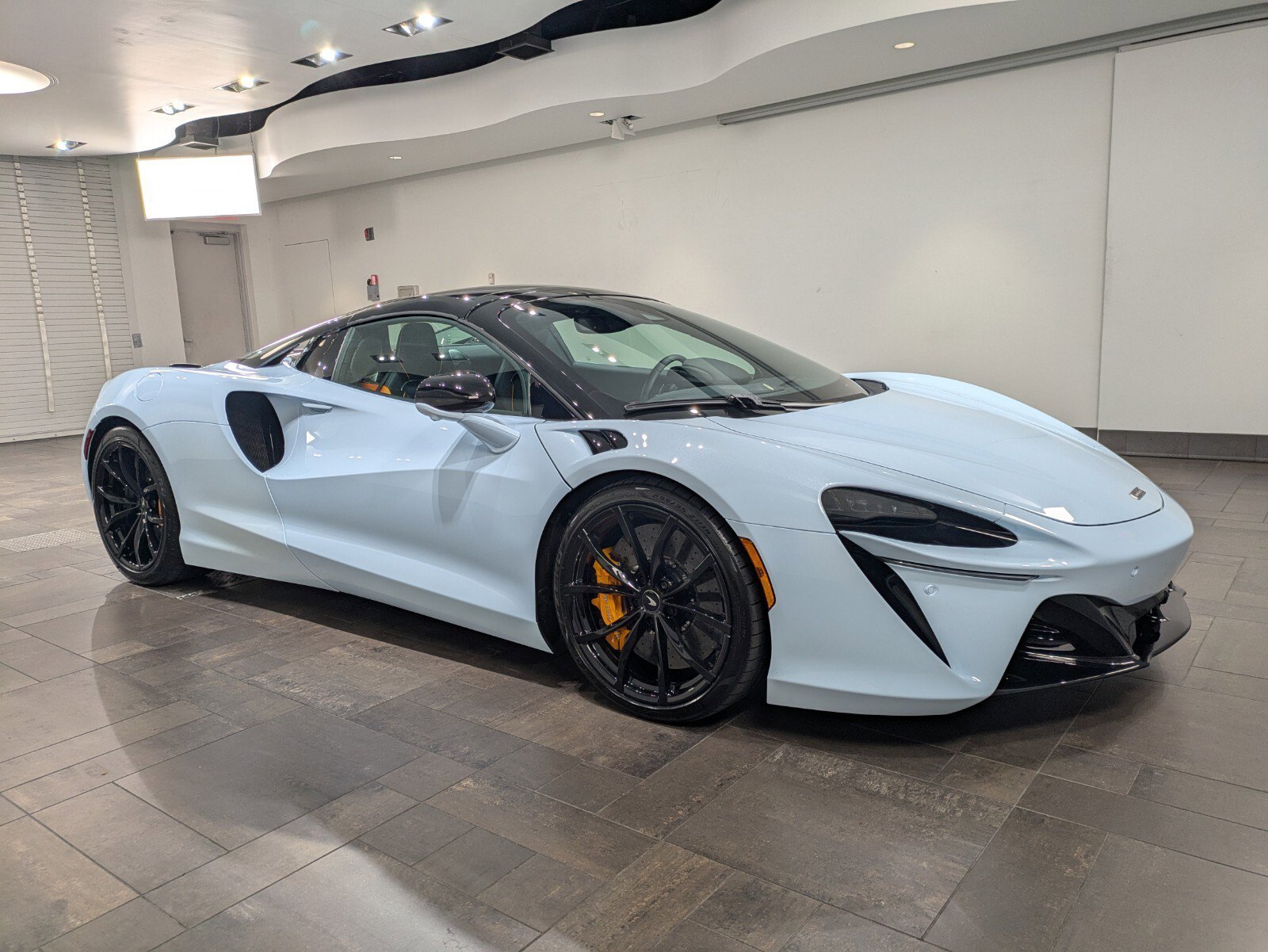 Used 2025 MSO Muriwai White McLaren TechLux Spider image 22