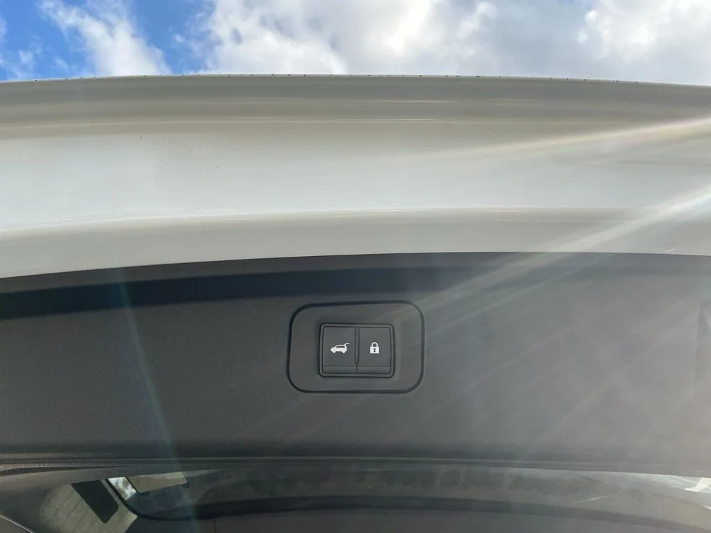 New 2026 RADIANT WHITE INFINITI Luxe 4WD image 30