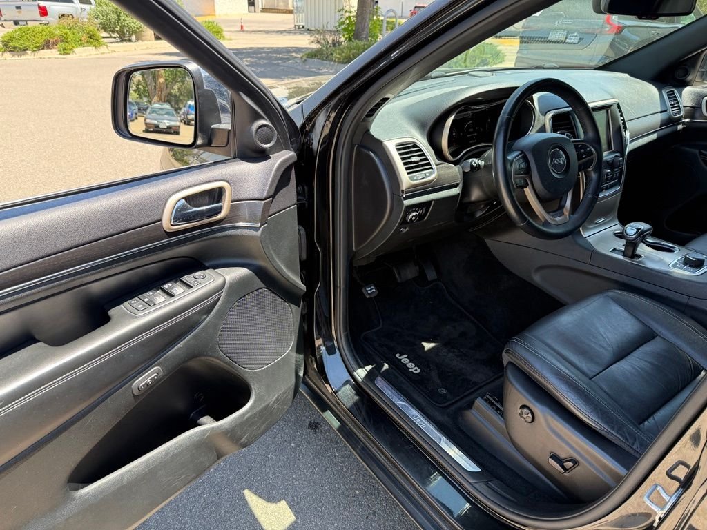 Used 2014 Brilliant Black Crystal Pearlcoat Jeep Limited image 11
