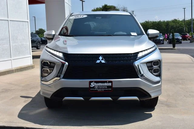 Used 2025 Silver Mitsubishi SEL image 3