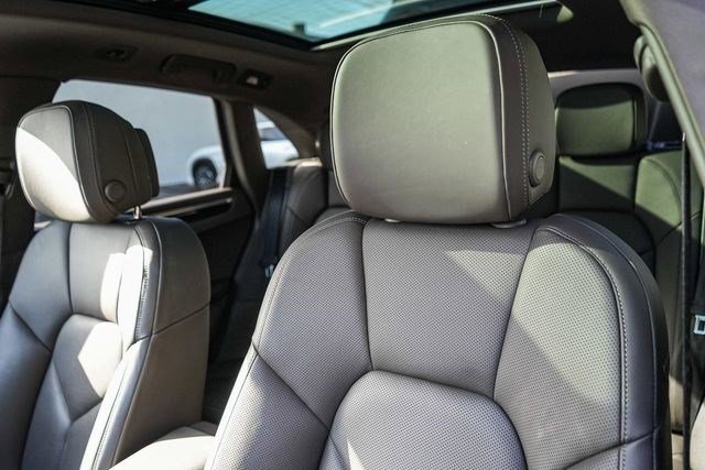 2022 Porsche Macan S - Photo 24