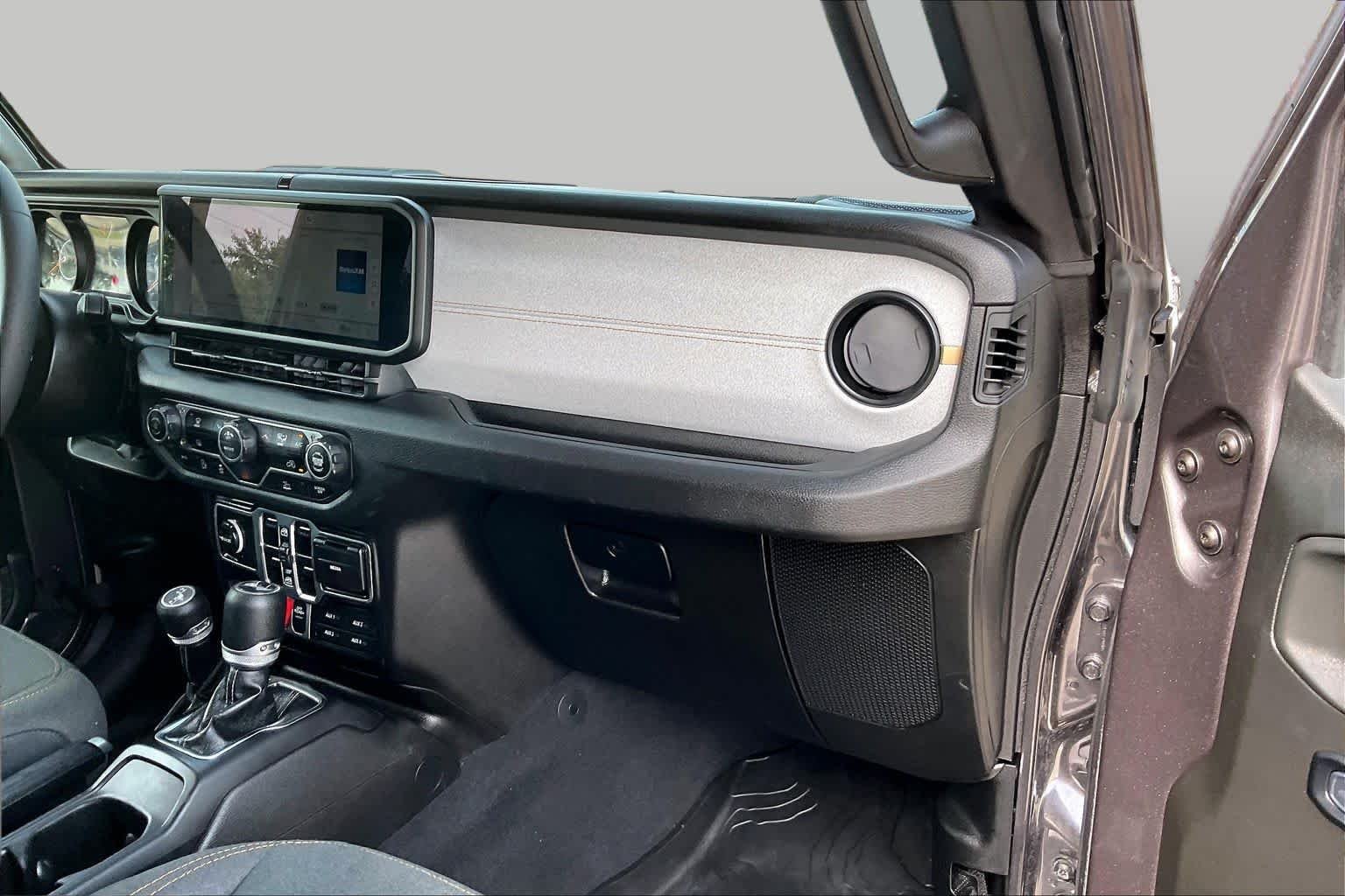 Used 2025 Granite Crystal Metallic Clearcoat Jeep Willys image 18