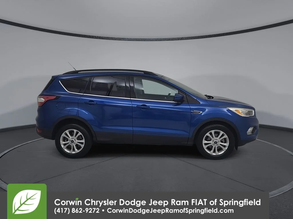 Used 2018 Blue Ford SE image 17