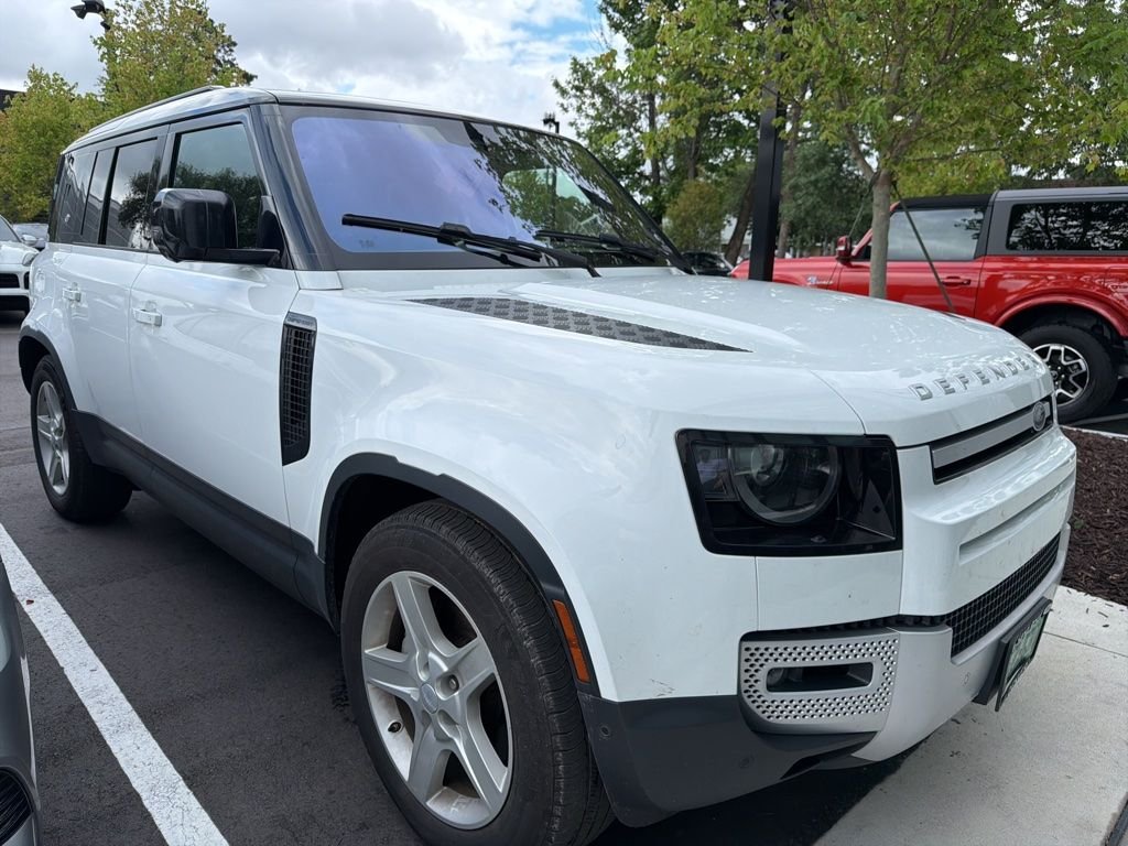 Used 2021 White Land Rover SE image 4