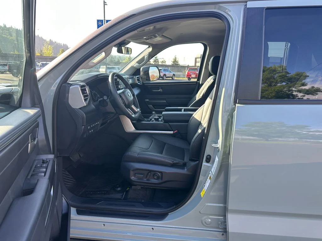 Used 2024  Toyota SR5 image 13