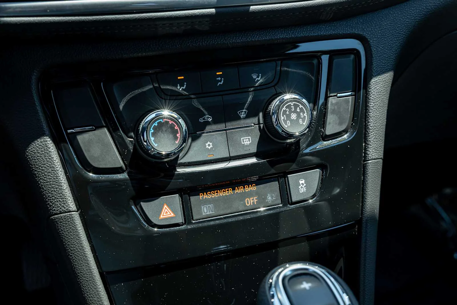 Used 2019 Ebony Twilight Metallic Buick Sport Touring image 20