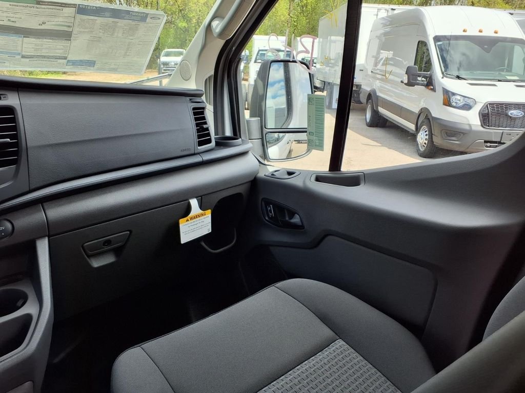 New 2026 Oxford White Ford Cargo Van image 21