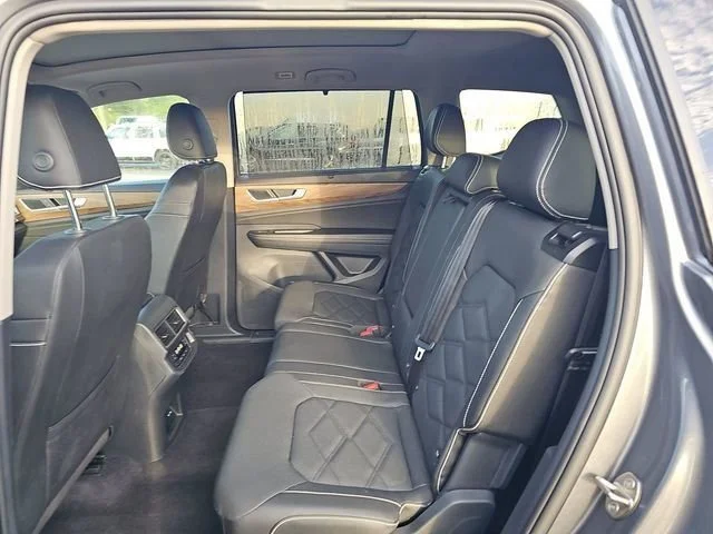 Used 2025 Gray Volkswagen 2.0T SE w/Technology image 9