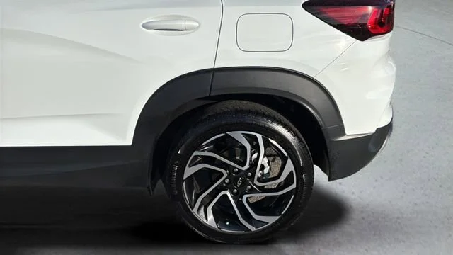 Used 2024 Summit White Chevrolet RS image 37