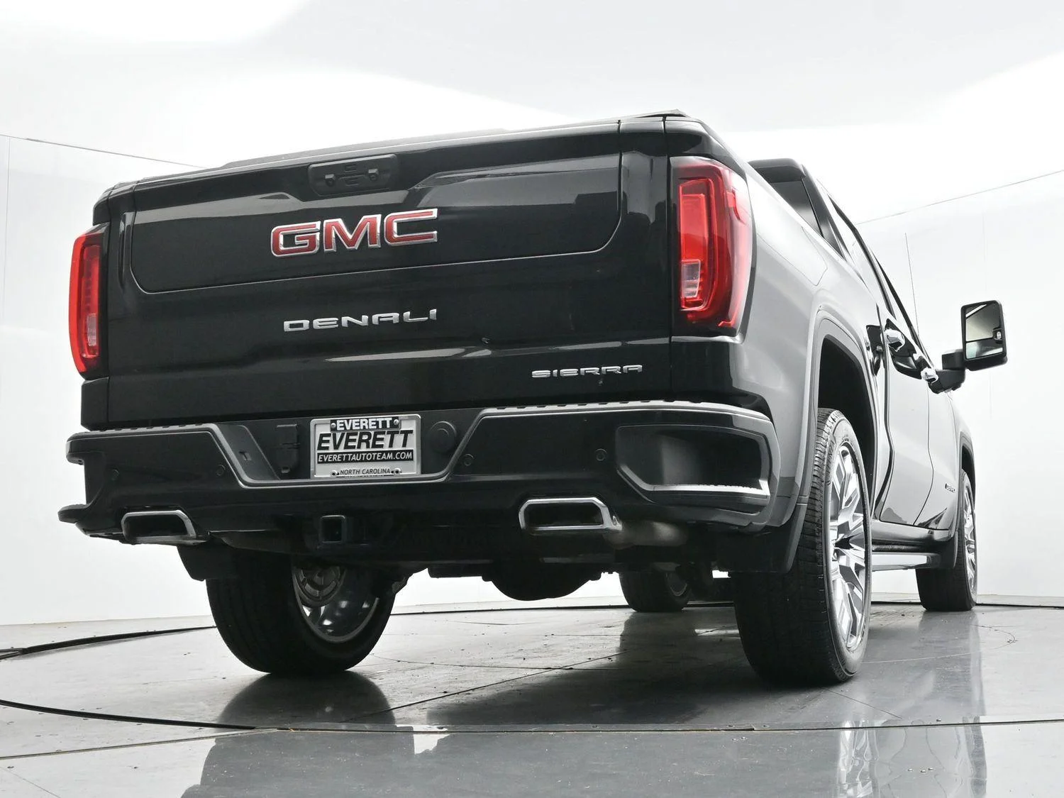 Used 2025 Onyx Black GMC Denali image 52
