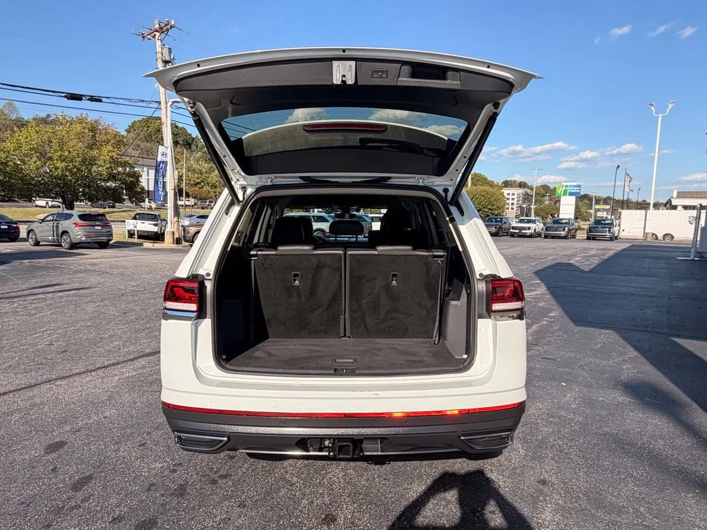 Used 2025 Silver Volkswagen 2.0T SE w/Technology image 7