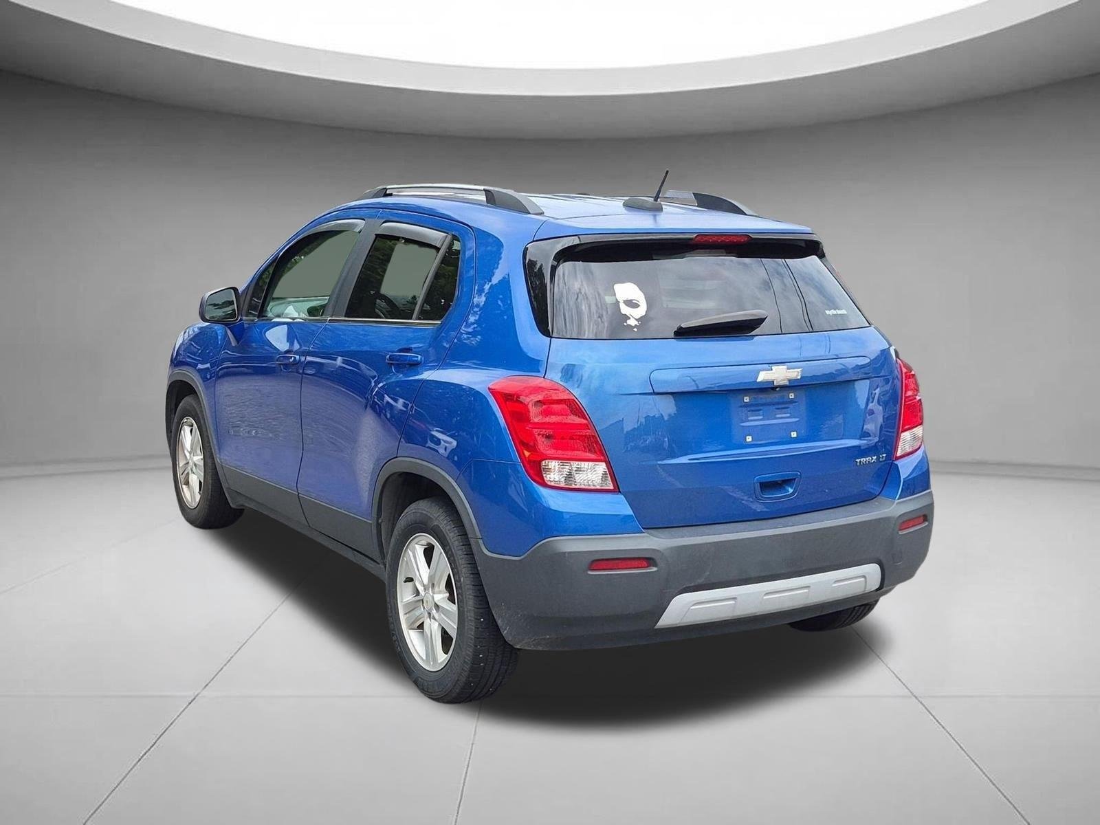 Used 2015 Brilliant Blue Metallic Chevrolet LT image 3