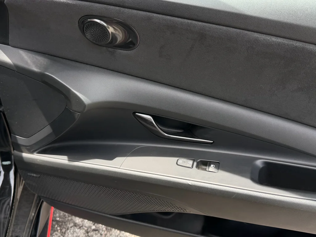 Used 2023 Onyx Black Hyundai Base image 18