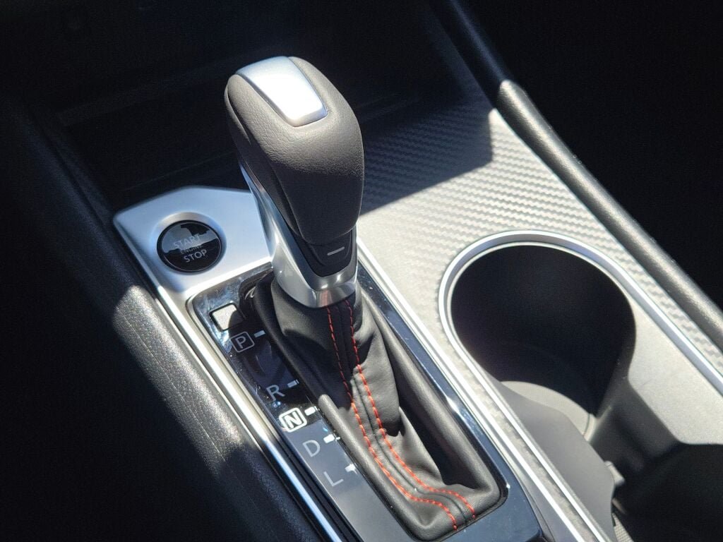 New 2026 Pearl White TriCoat / Super Black Two-tone Nissan SR image 25