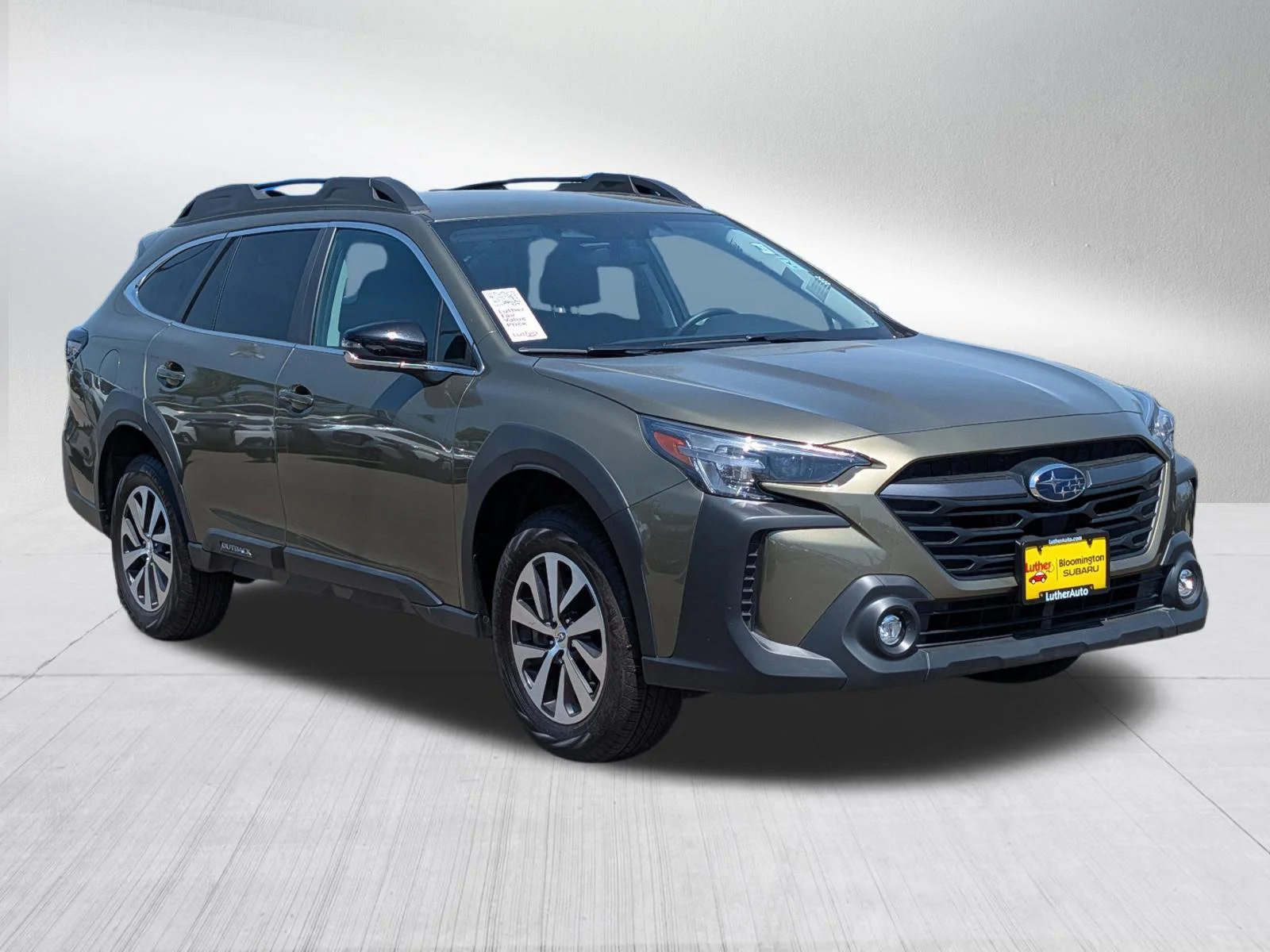 2025 Subaru Outback Premium's photo