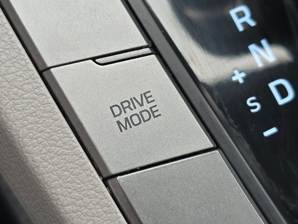 Used 2020 Silver Hyundai Value Edition image 36