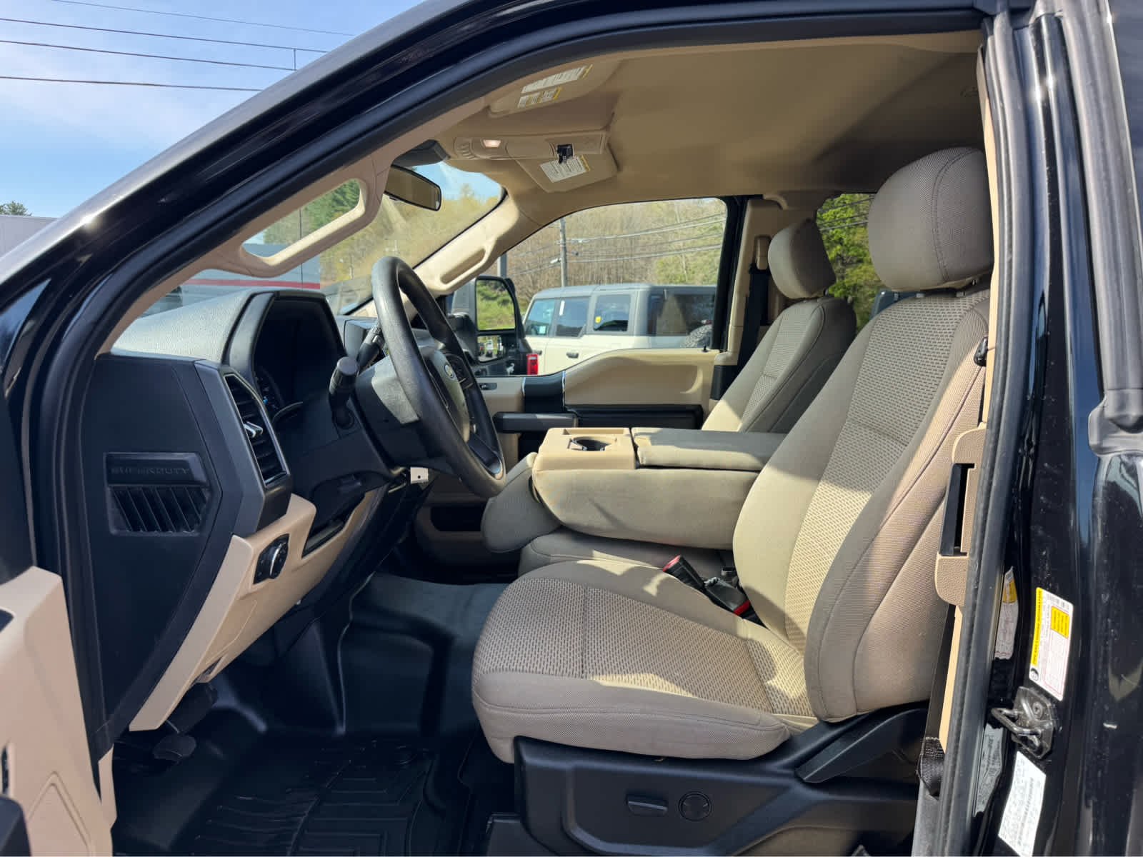 Used 2021 Agate Black Metallic Ford XLT image 10