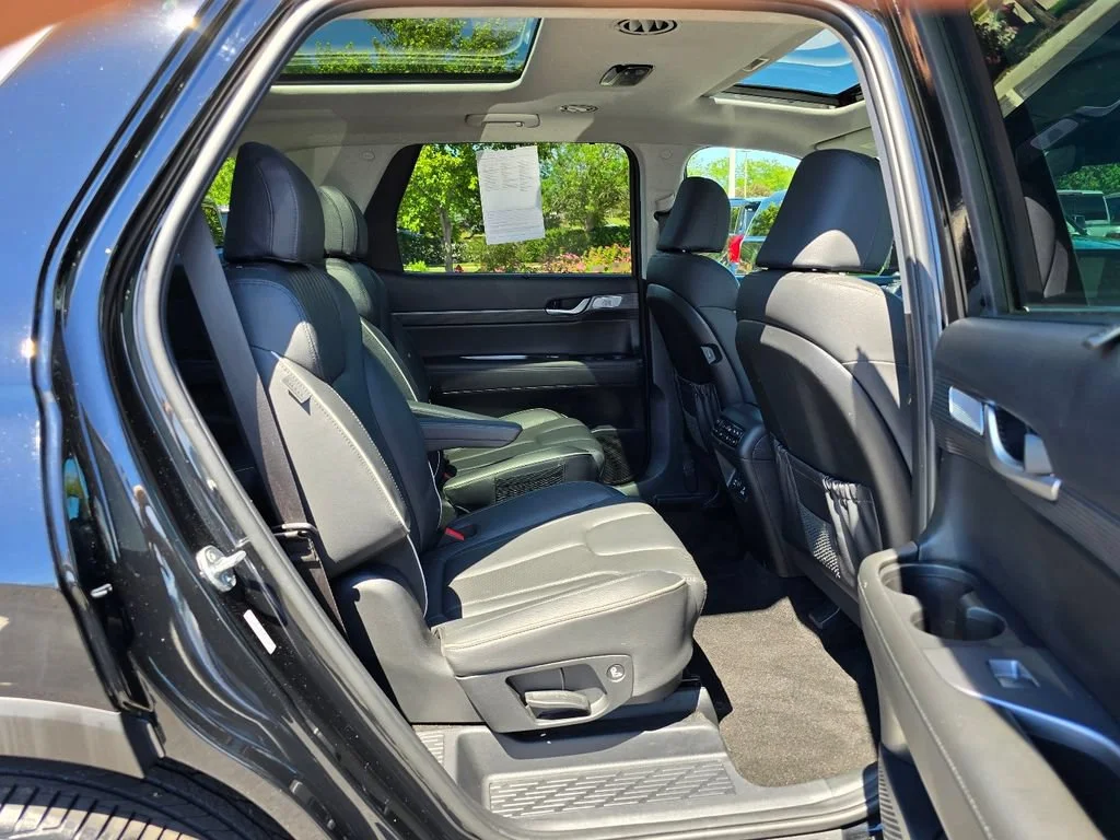 Used 2024 Abyss Black Hyundai Limited image 28