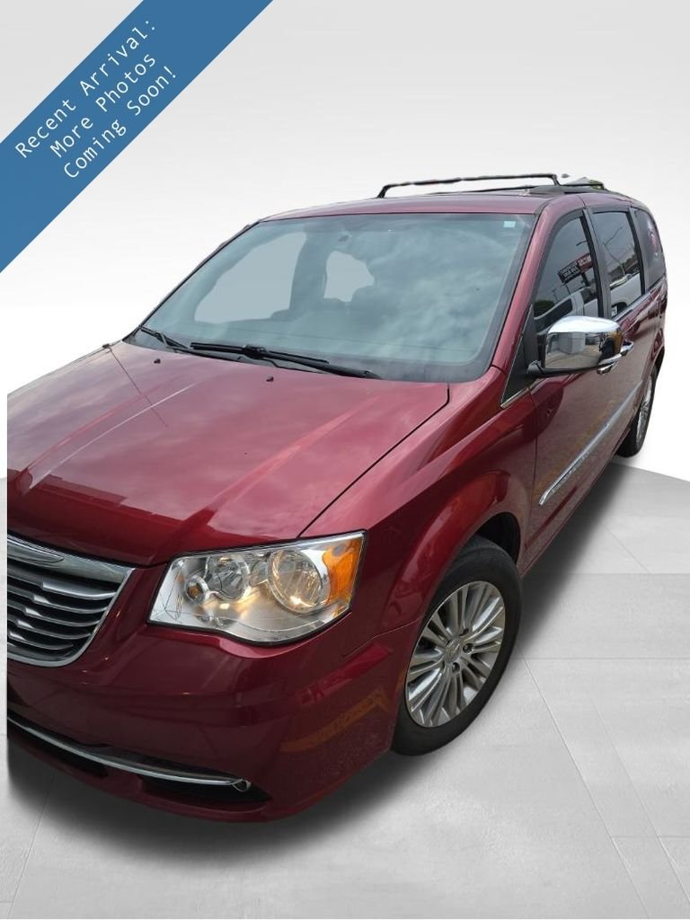 2015 Chrysler Town & Country Touring-L's photo