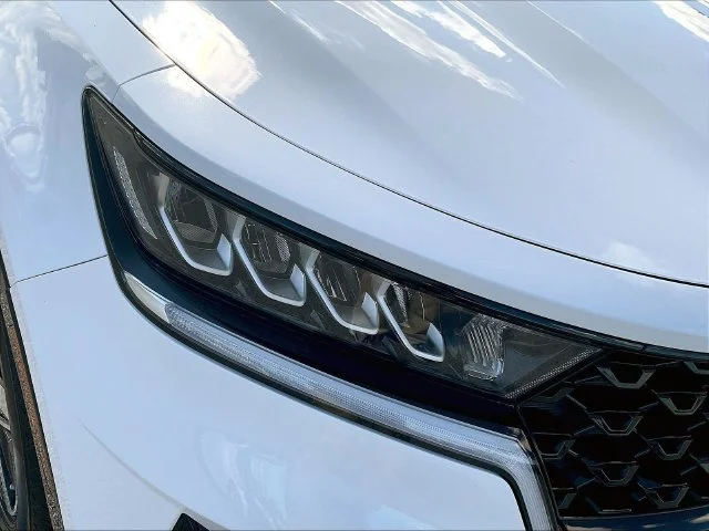 Used 2023 White Kia S image 34