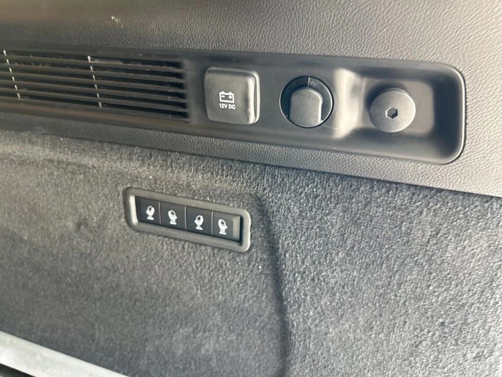 Used 2025 White/off-white Jeep Series III image 56