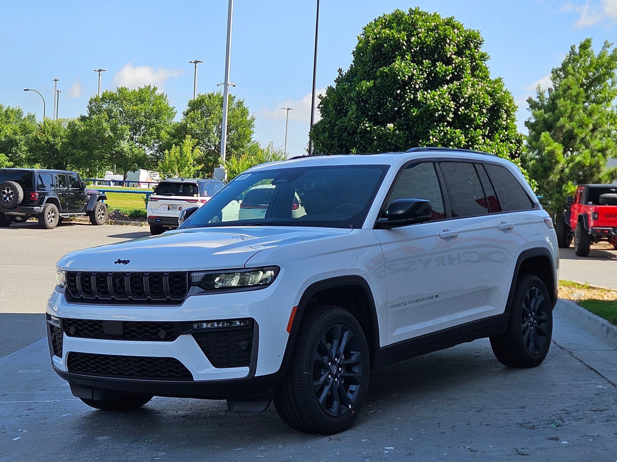 New 2026 Bright White Clear-Coat Exterior Paint Jeep 85th Anniversary Edition image 3