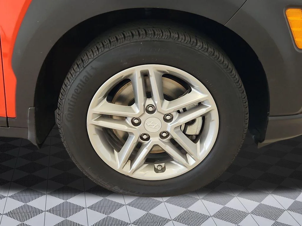 Used 2019 Sunset Orange Hyundai SE image 30