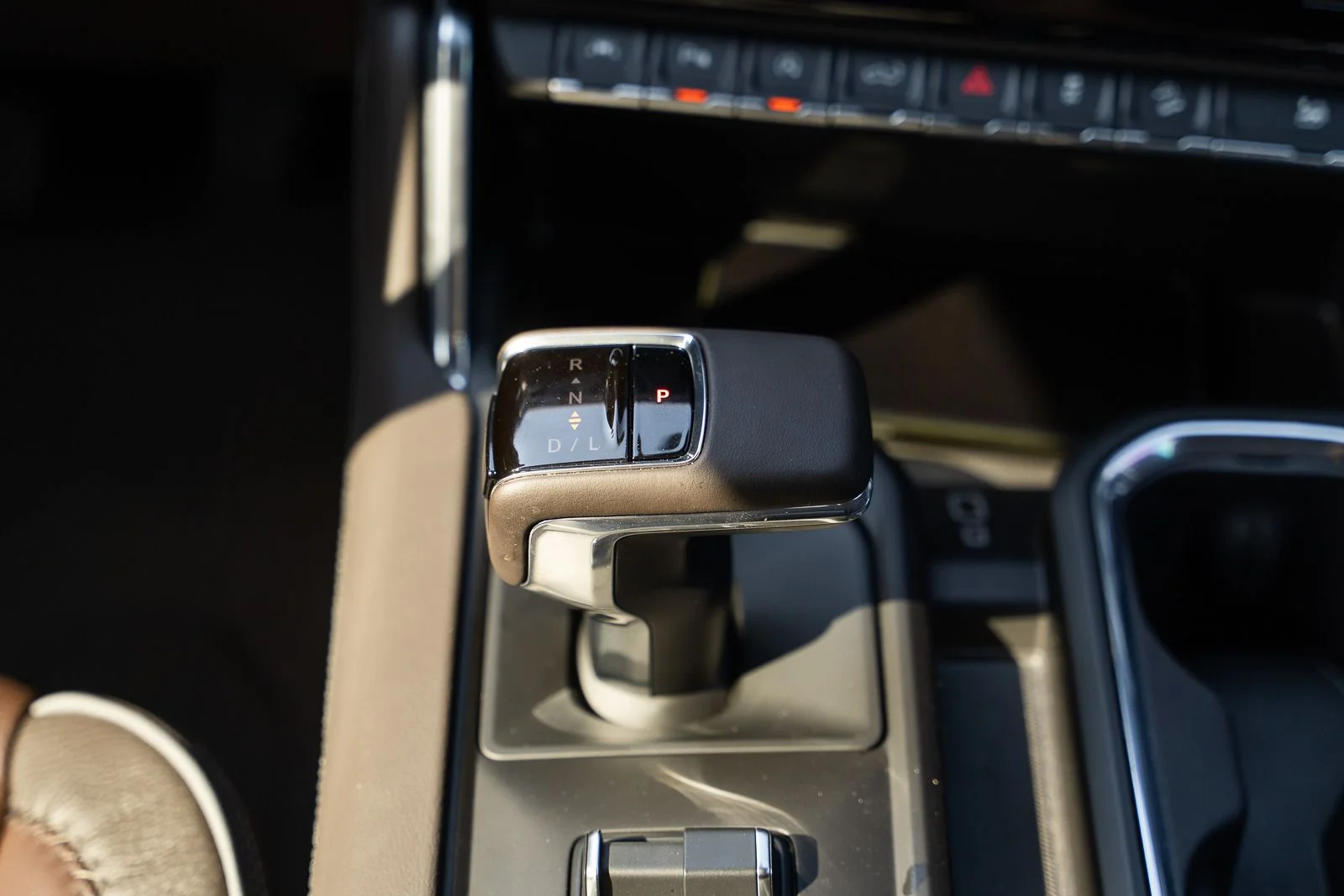 Used 2024 White GMC Denali image 27
