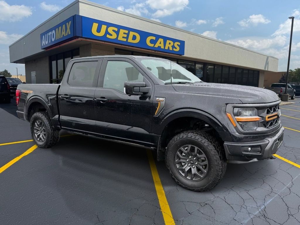 Used 2025 Black Metallic Ford Tremor image 4