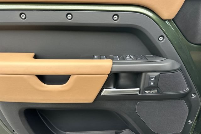New 2026 Woolstone Green Land Rover X-Dynamic SE image 10