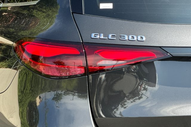 Used 2025  Mercedes-Benz GLC 300 image 26