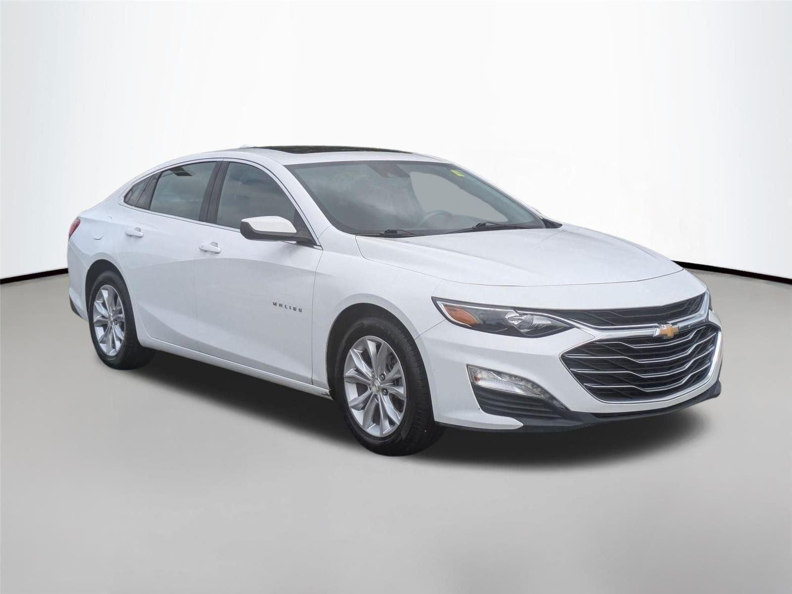 Used 2024 Summit White Chevrolet LT image 4