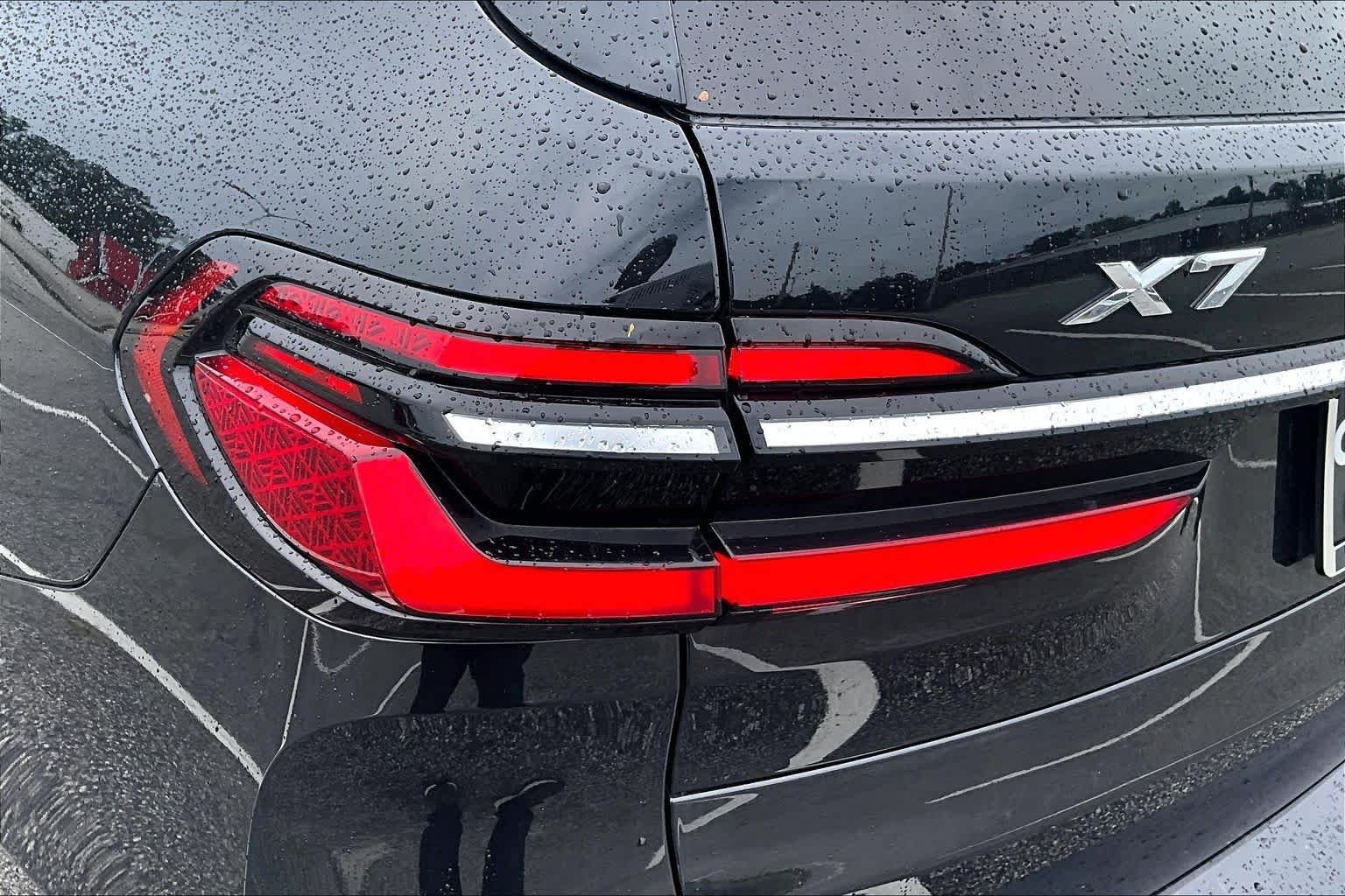 Used 2023 Black Sapphire Metallic BMW xDrive40i image 29