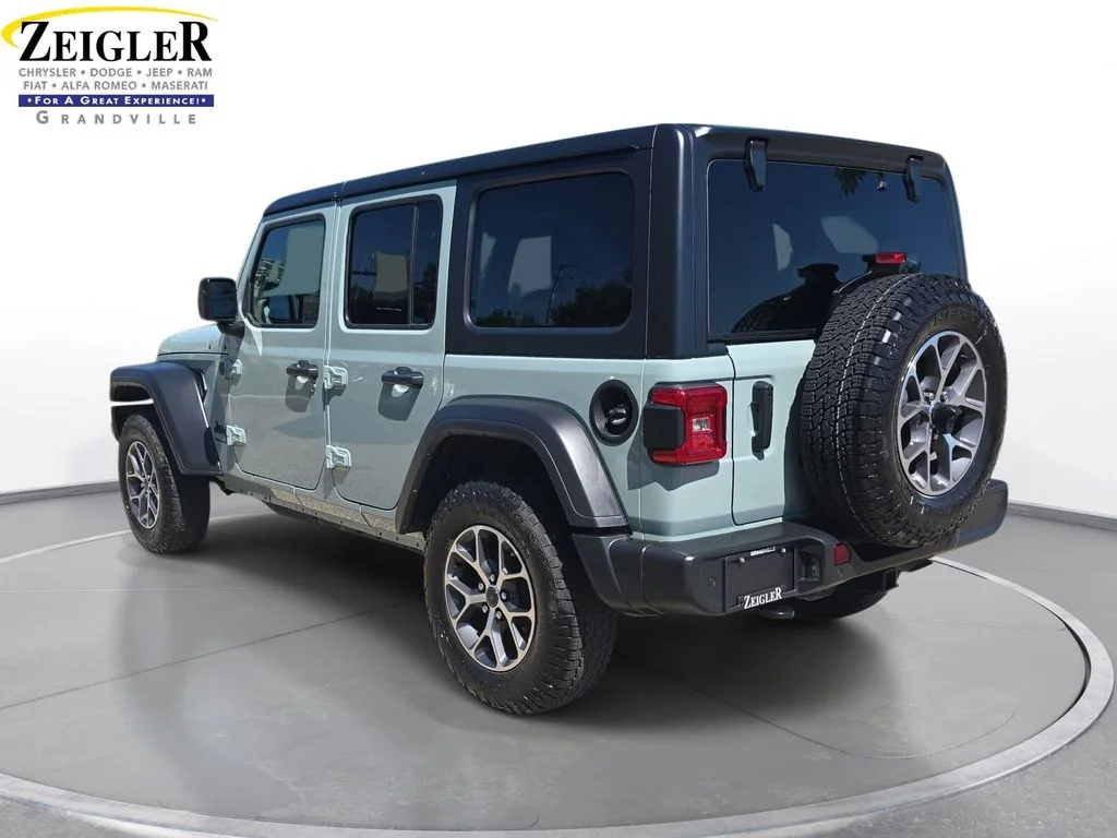 Used 2024 Gray Jeep Sport S image 7
