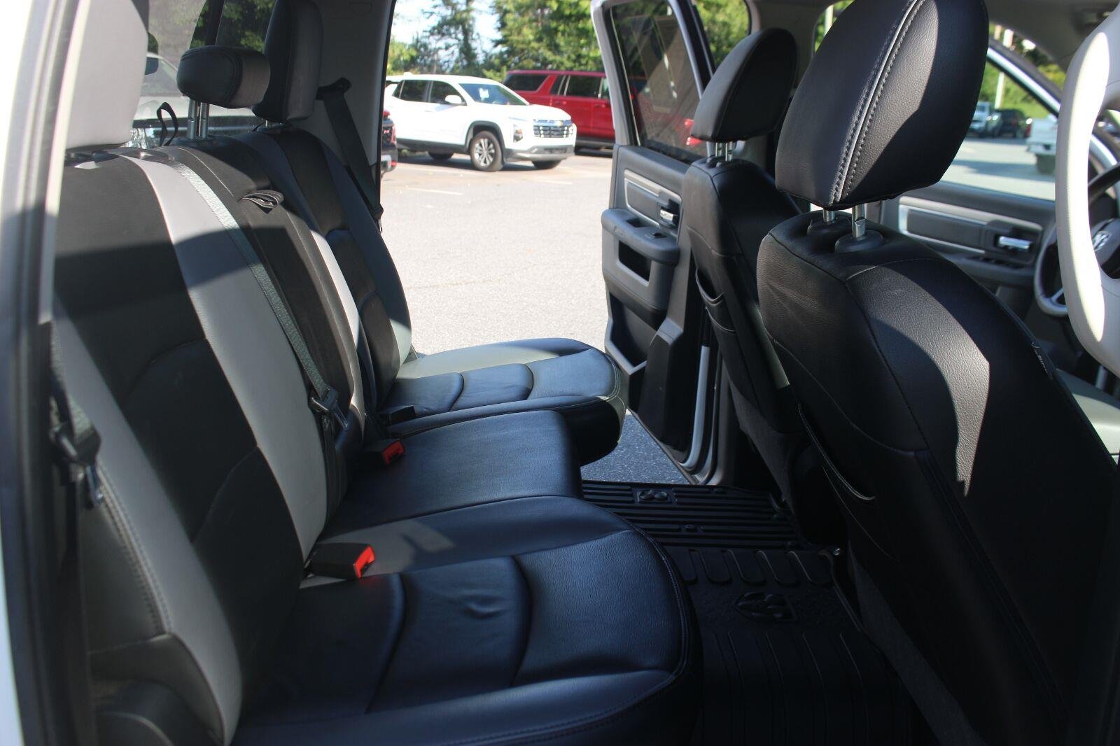 Used 2016  Ram Big Horn image 32
