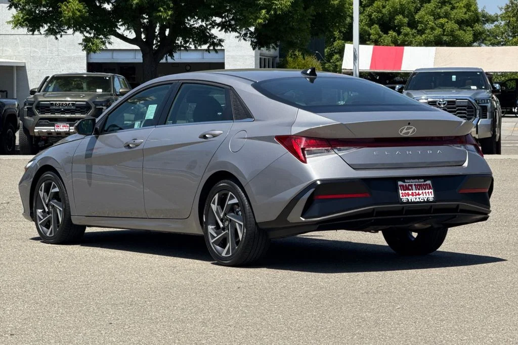 2025 Hyundai Elantra SEL - Photo 8