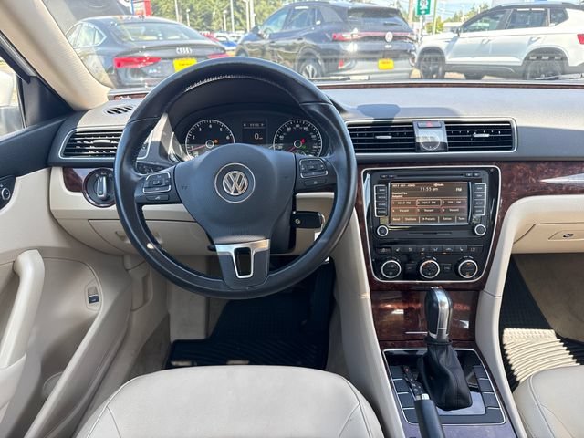 Used 2013 Candy White Volkswagen SEL image 21