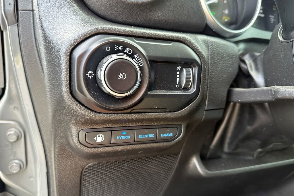 Used 2023 Grey Jeep Sahara image 24