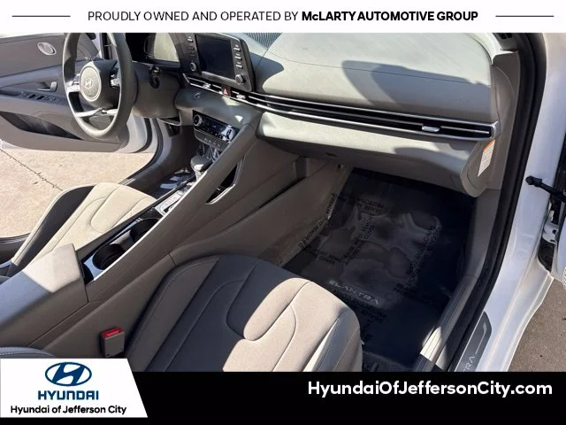 Used 2025 White Hyundai Blue image 16