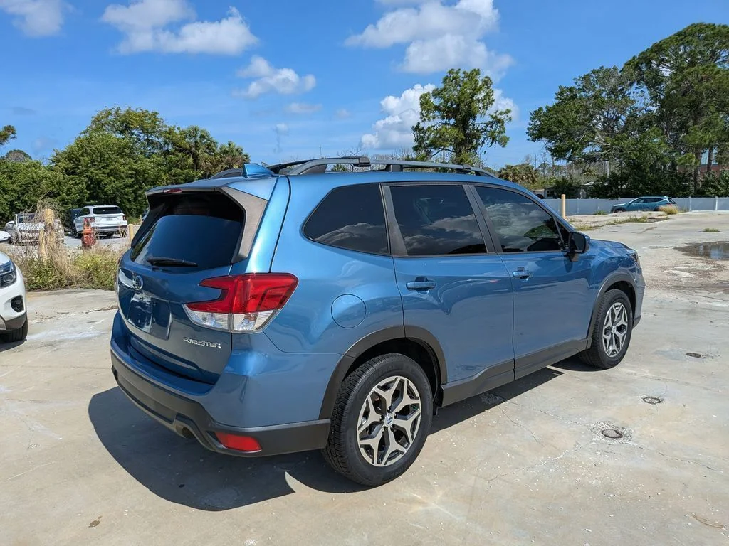 Used 2021 Blue Subaru Premium image 5
