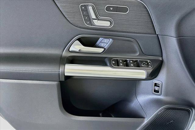 New 2026 Polar White Mercedes-Benz GLA 250 image 46