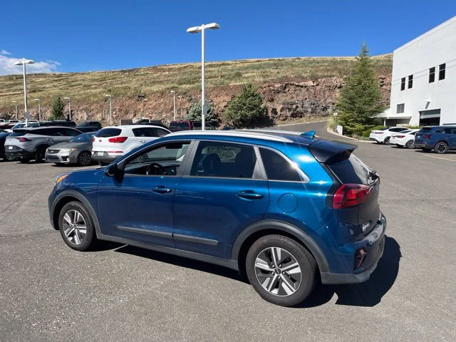Used 2022 Deep Cerulean Kia LXS image 11