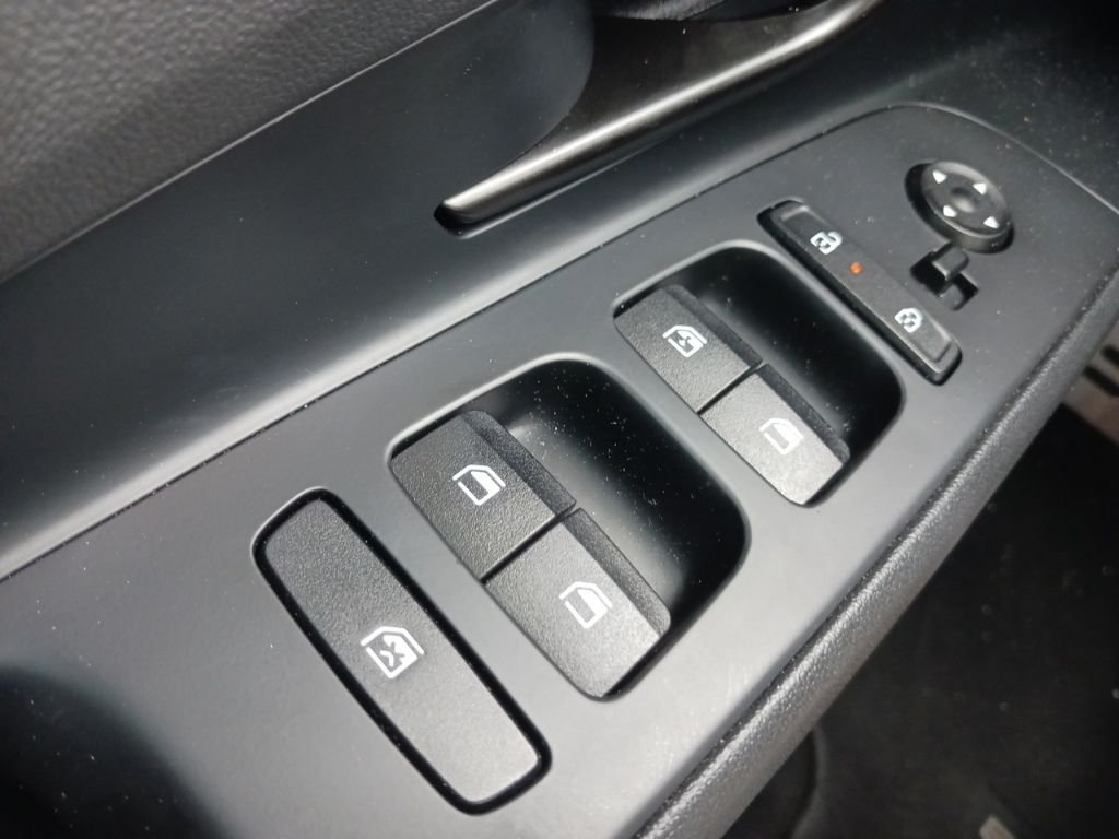 2025 Hyundai Elantra SEL - Photo 26